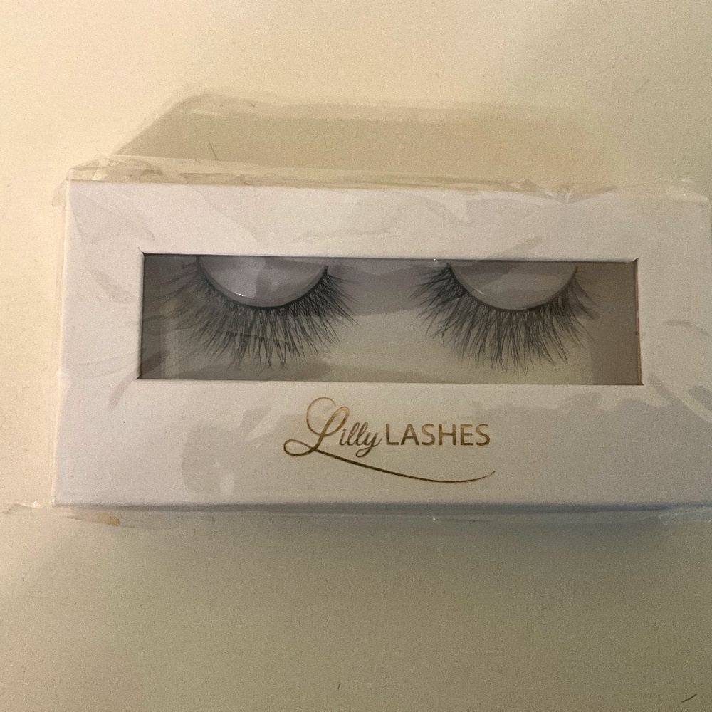 New never opened Lilly lashes